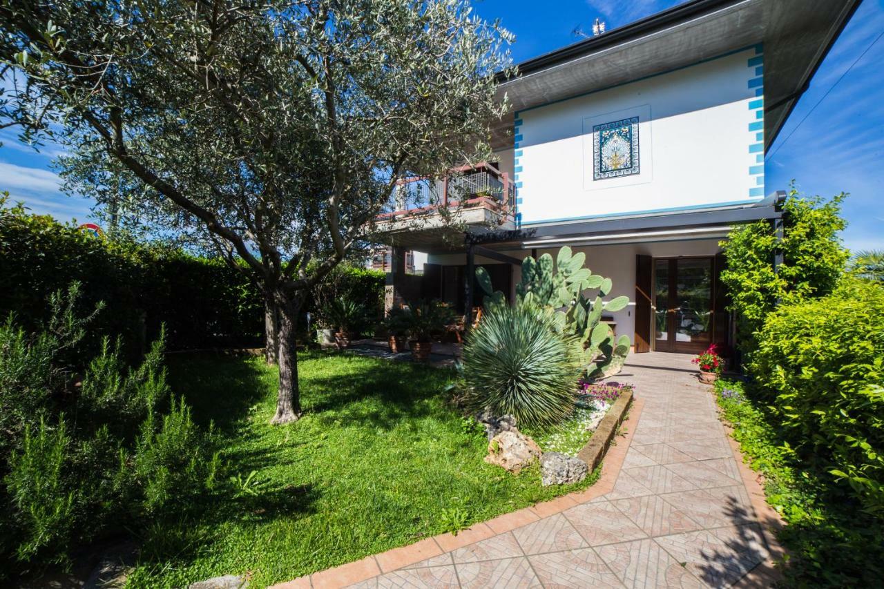 Villa Ivana Desenzano del Garda Eksteriør bilde